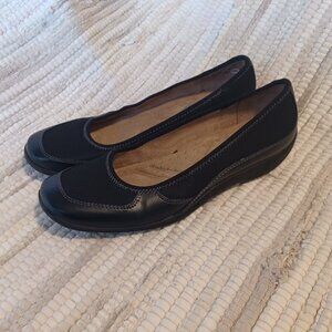 Size 7, Womens Black Naturalizer Slippers